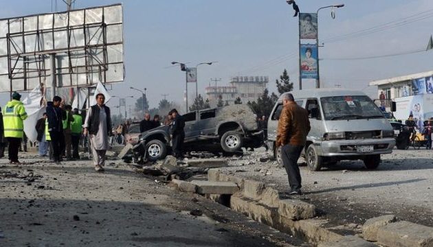 Βομβιστής αυτοκτονίας ανατινάχθηκε δίπλα σε ιμάμηδες στην Καμπούλ – Τουλάχιστον 8 νεκροί