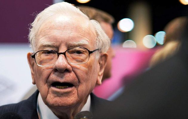 Άγνωστος πλήρωσε 3,3 εκατ. δολάρια για να φάει τετ-α-τετ με τον Γουόρεν Μπάφετ