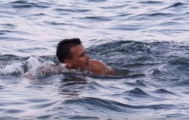 Στη Χαλκιδική για μπανάκια ο Ζόραν Ζάεφ – Μένει σε κάμπινγκ αν και έχει σπίτι στα Νέα Μουδανιά