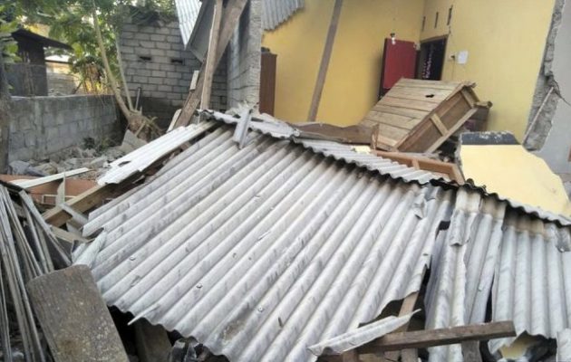 Ινδονησία: Αγώνας για εκατοντάδες ανθρώπους μετά τον φονικό σεισμό των 6,4 Ρίχτερ