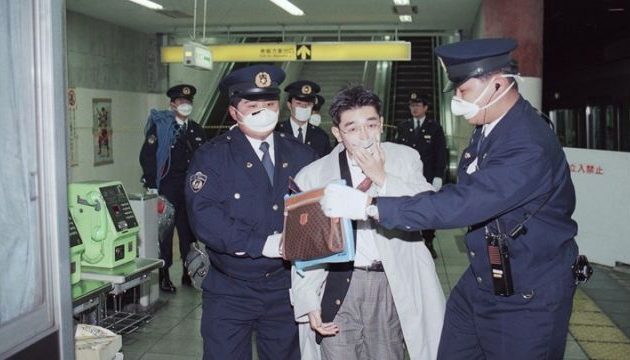 Εκτελέστηκαν έξι μέλη της σέκτας που «έπνιξαν» με αέριο σαρίν το Μετρό του Τόκιο