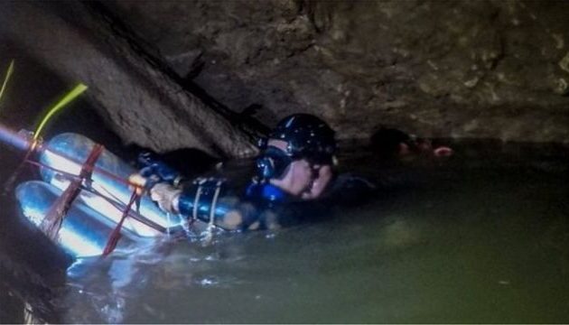 Τους ήθελε η τύχη: Τι έγινε μόλις βγήκε ο τελευταίος από το σπήλαιο στην Ταϊλάνδη!