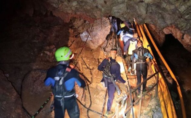 Θαύμα σε εξέλιξη: Στο φως το 9ο και το 10ο παιδί από το σπήλαιο στην Ταϊλάνδη!