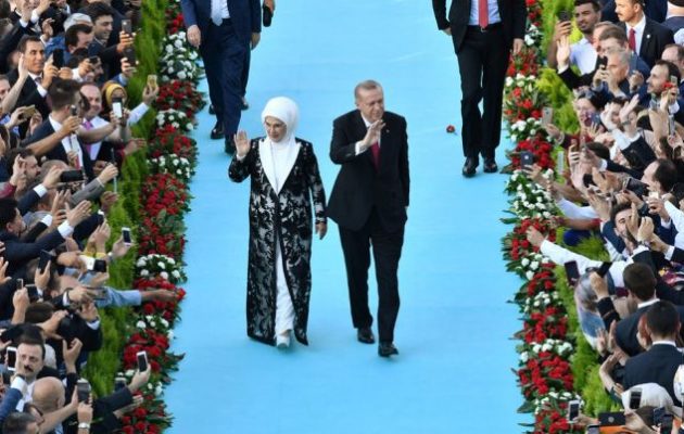 «Δεν υπάρχουν όρια στα σύνορα της καρδιάς μας» είπε ο σουλτάνος Ερντογάν και αναφέρθηκε στην Άλωση της Πόλης