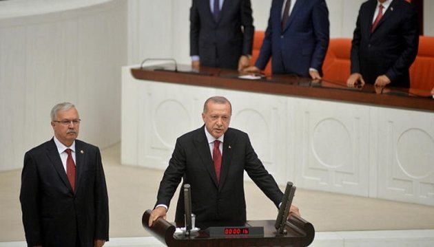 Ποιοι είναι οι νέοι υπουργοί του Ερντογάν – «Τσάρος» της διαλυμένης οικονομίας ο γαμπρός του