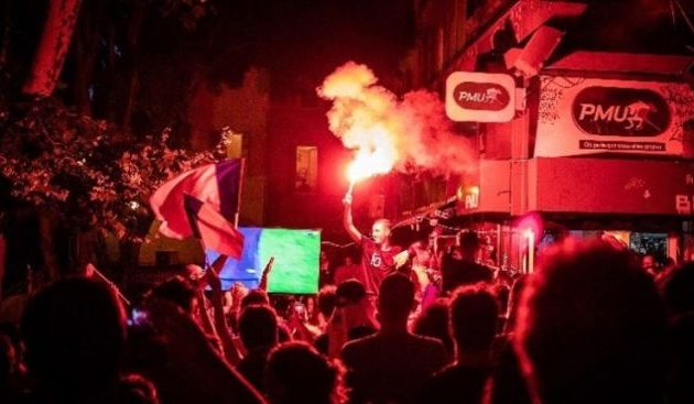 Πανικός στη Νίκαια: Άκουσαν πυροτεχνήματα και ποδοπατήθηκαν – 27 τραυματίες