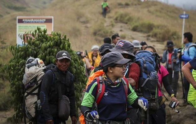 Ινδονησία: Απεγκλώβισαν πάνω από 500 ορειβάτες που είχαν παγιδευτεί από το σεισμό