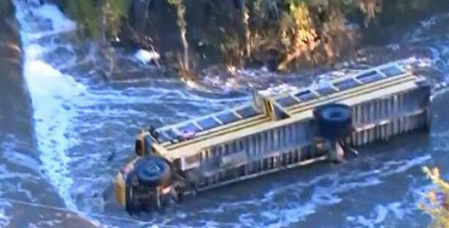Τραγωδία στο Καμερούν: Λεωφορείο έπεσε από γέφυρα σκοτώνοντας 28 άτομα