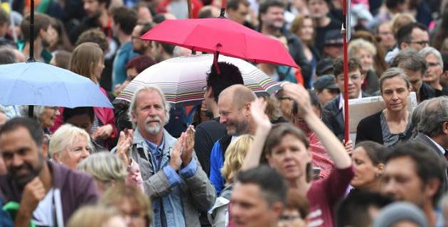 Μόναχο: Μεγάλο συλλαλητήριο κατά της πολιτικής Ζεεχόφερ εναντίον των προσφύγων