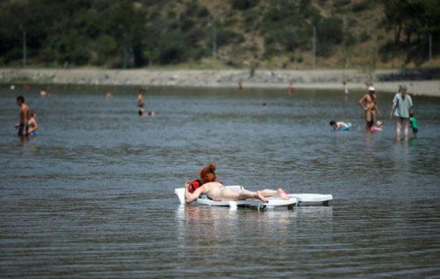 Θερμοκρασίες ρεκόρ σαρώνουν την Ευρώπη προκαλώντας ξηρασία και πυρκαγιές