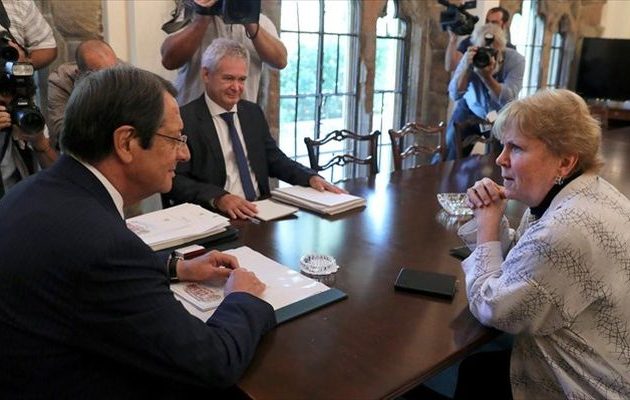 «Κάθοδος» Λουτ στην Κύπρο: Τι συζήτησε η απεσταλμένη του ΟΗΕ με Αναστασιάδη