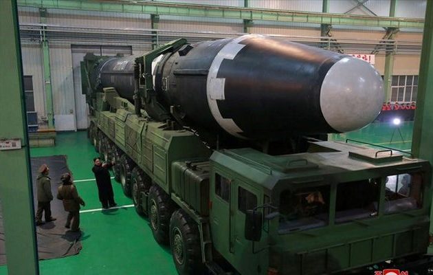 Σοκ από την πληροφορία ότι ο Κιμ Γιονγκ Ουν «σκαρώνει» νέους βαλλιστικούς πυραύλους