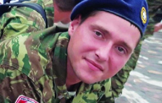 Είδαν ζωντανό τον 23χρονο στρατιώτη μια ώρα προτού το πλοίο δέσει στον Πειραιά