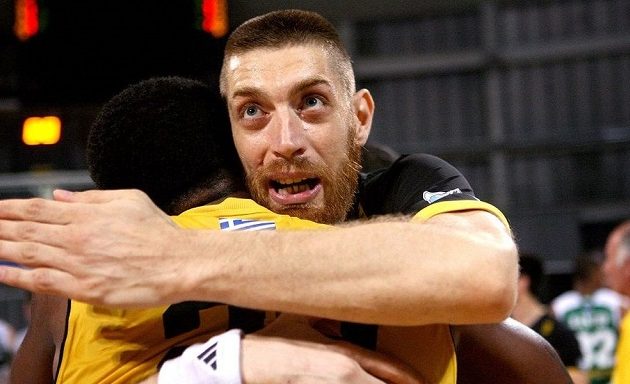 Έλληνας μπασκετμπολίστας προσφέρει στέγη στους πυροπαθείς της Αττικής