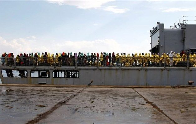 Αλλαγή ρότας: Η Ιταλία ανοίγει τα λιμάνια στους μετανάστες μέχρι να βρεθεί λύση με την ΕΕ