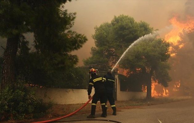 Συνεχίζεται η μάχη με τις φλόγες σε Κινέτα και Καλλιτεχνούπολη
