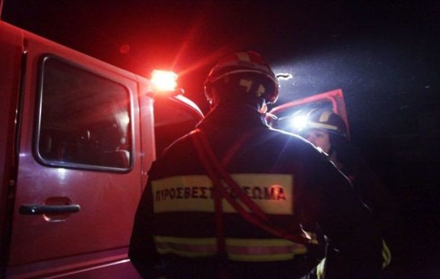 Έσωσαν δύο άνδρες από πυρκαγιά σε διαμέρισμα στο κέντρο της Αθήνας