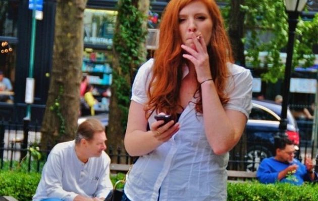 Απαγορεύεται εντελώς το κάπνισμα σε τέσσερα πάρκα του Παρισιού