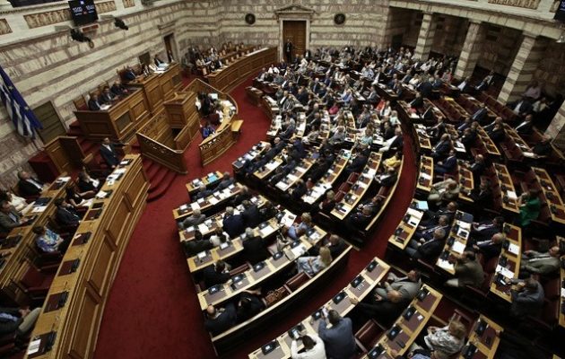 “Σπάει” στα τρία η Β’ Περιφέρεια Αθηνών και στα δυο το πρώην υπόλοιπο Αττικής