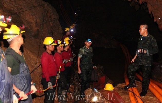 Δραματική εξέλιξη: Πέθανε για να σώσει τα εγκλωβισμένα παιδιά στο σπήλαιο της Ταϊλάνδης