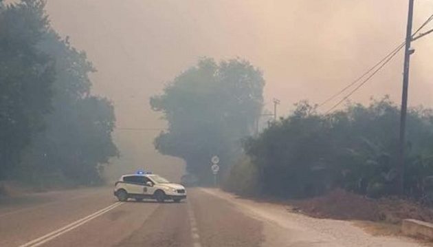 Πύρινο μέτωπο και στα Χανιά: «Πρόκειται για εμπρησμό, ακούστηκαν εκρήξεις σε 4-5 σημεία»