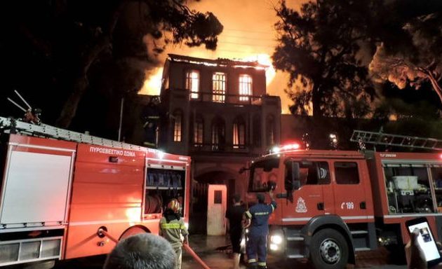 Χανιά: Παρανάλωμα του πυρός το Πολεμικό Μουσείο – Δεν έμεινε τίποτα (βίντεο)