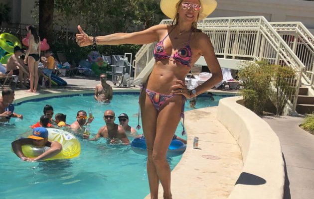 Αννίτα Ναθαναήλ: Η Ελληνίδα κορμάρα με μπικίνι στα 49 της (φωτο)