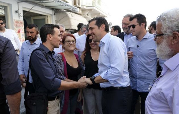 Θερμή υποδοχή Τσίπρα και στη Σύρο (φωτο)