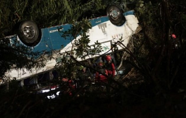 Ανατροπή τουριστικού λεωφορείου στη Βουλγαρία: Τουλάχιστον 15 νεκροί