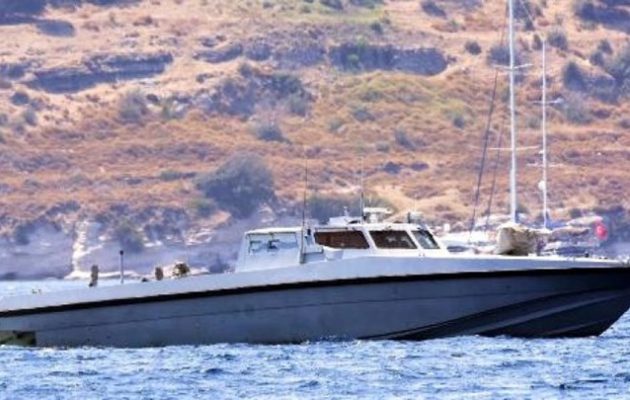 «Αόρατο» ταχύπλοο έβγαλαν οι Τούρκοι στο Αιγαίο – Να προσέξουν μην το… χάσουν (βίντεο)