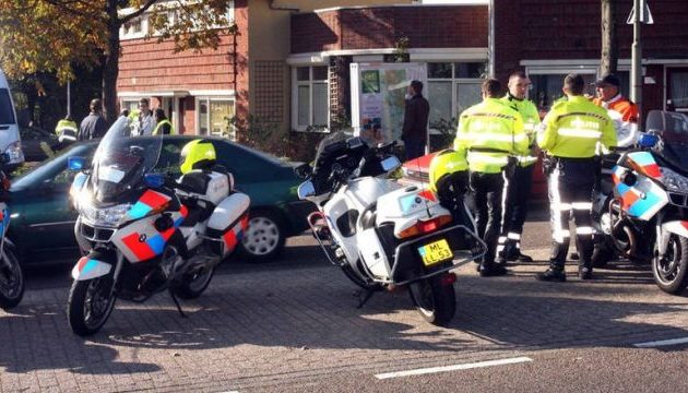 Αυτοκίνητο «καρφώθηκε» σε δημαρχείο στην Ολλανδία – Νεκρός ο οδηγός