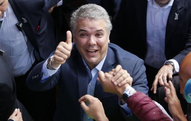 Ο Ντούκε βγάζει την Κολομβία από την UNASUR λόγω… Μαδούρο
