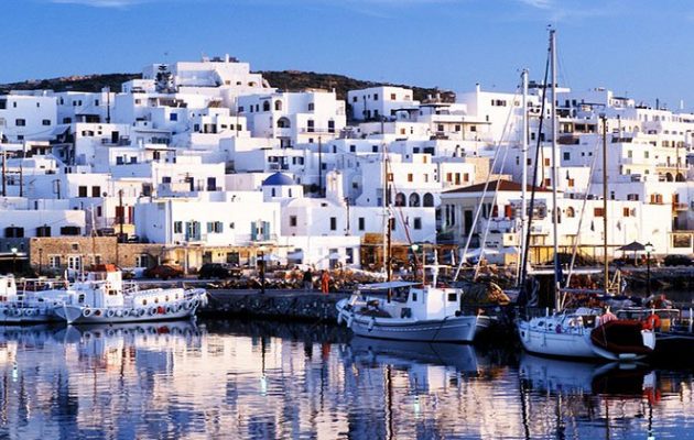 Le Monde: Ξένοι επενδυτές επιθυμούν να αποκτήσουν σπίτι σε ελληνικά νησιά