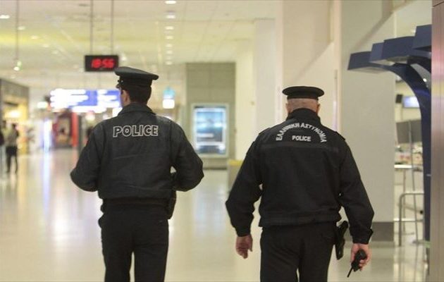 Έπιασαν δεκάδες μετανάστες με «μαϊμού» διαβατήρια σε ελληνικά αεροδρόμια
