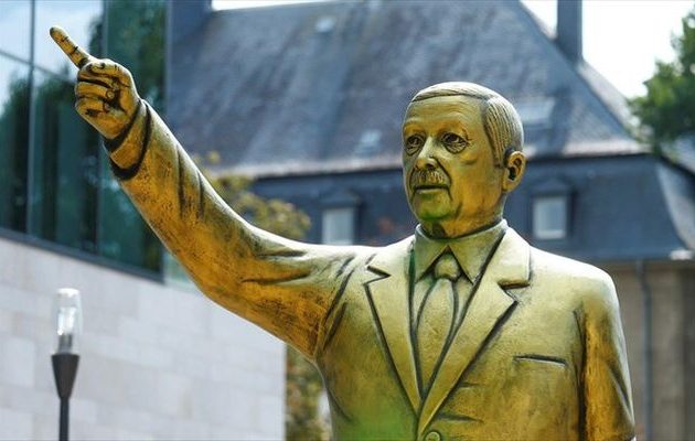 Γιατί οι Γερμανοί μαζεύουν άρον άρον τον χρυσό «Ερντογάν» από το Βισμπάντεν