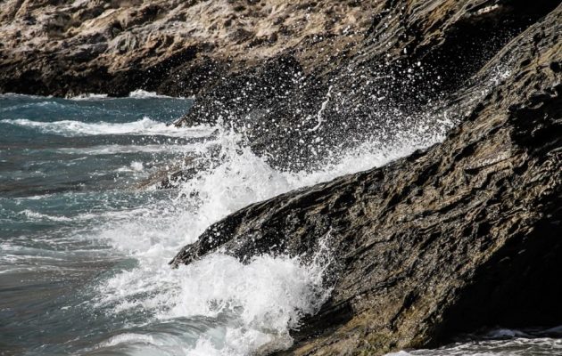 Νίσυρος: 24χρονη Ροδίτισσα έπεσε στα βράχια από ύψος 7 μέτρων και σκοτώθηκε