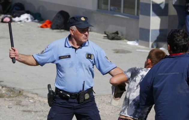 Σοβαρές καταγγελίες ότι Κροάτες αστυνομικοί βασανίζουν, ληστεύουν και κακοποιούν σεξουαλικά πρόσφυγες
