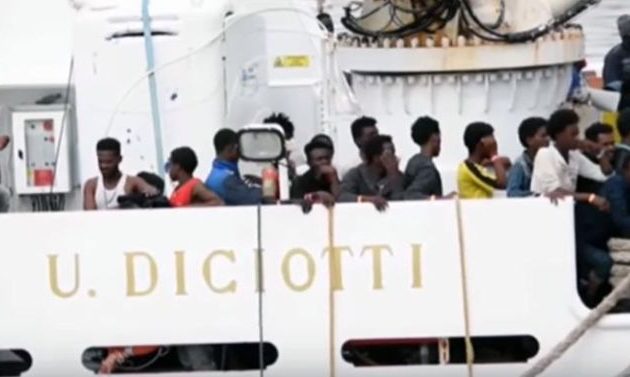 Στο λιμάνι της Κατάνης αποβιβάστηκαν οι Αφρικανοί του Diciotti – Ιταλική Δικαιοσύνη κατά Σαλβίνι