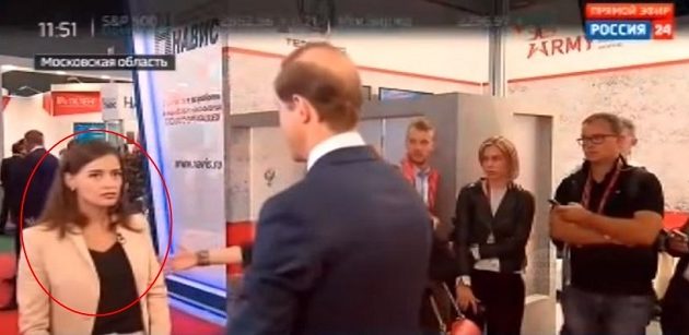 Δημοσιογράφος λιποθύμησε την ώρα που έπαιρνε συνέντευξη σε ζωντανή μετάδοση (βίντεο)