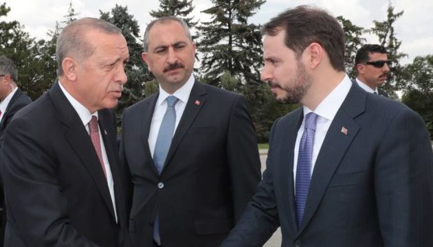 Τουρκική λίρα: «Έριξαν» στην αγορά 6 δισ. δολάρια+3 δισ. χρυσό, αλλά ο κατήφορος συνεχίζει…