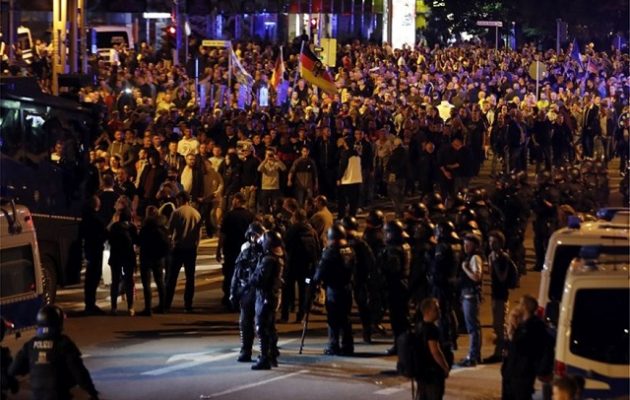 Επεισόδια και πυροβολισμοί μεταξύ ακροδεξιών διαδηλωτών και αστυνομίας στη Γερμανία