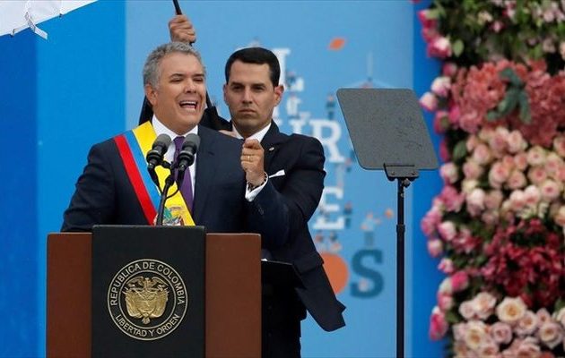 O 42χρονος Ντούκε ορκίστηκε πρόεδρος της Κολομβίας – Τι είπε στο πρώτο διάγγελμα