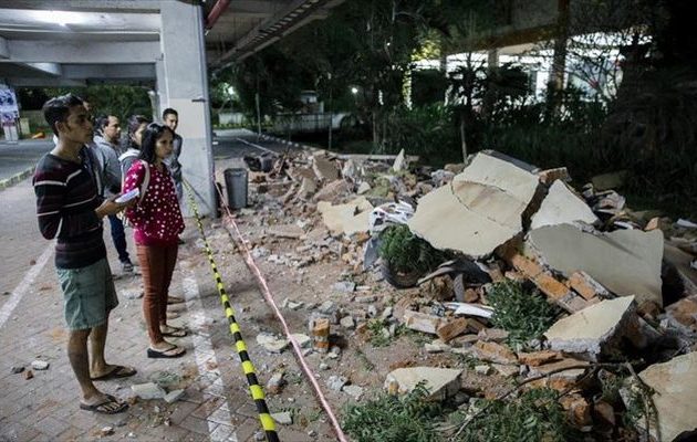 Επιχείρηση διάσωσης 900 «εγκλωβισμένων» μετά το φονικό σεισμό στην Ινδονησία