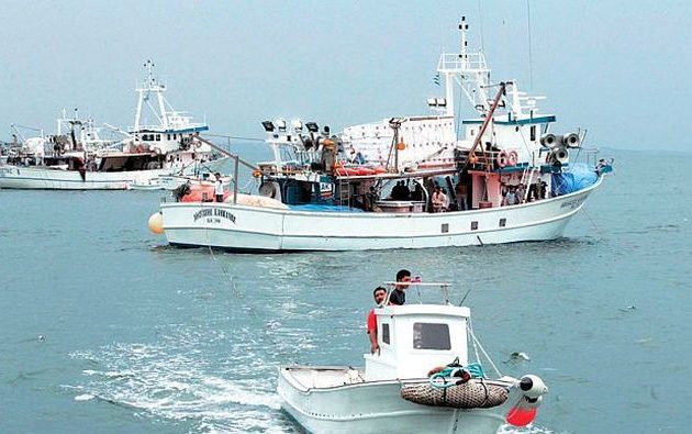 Με 100 καΐκια θα βγουν οι Έλληνες ψαράδες να βρουν τους Τούρκους – «Θα πάρουμε τον νόμο στα χέρια μας» (βίντεο)