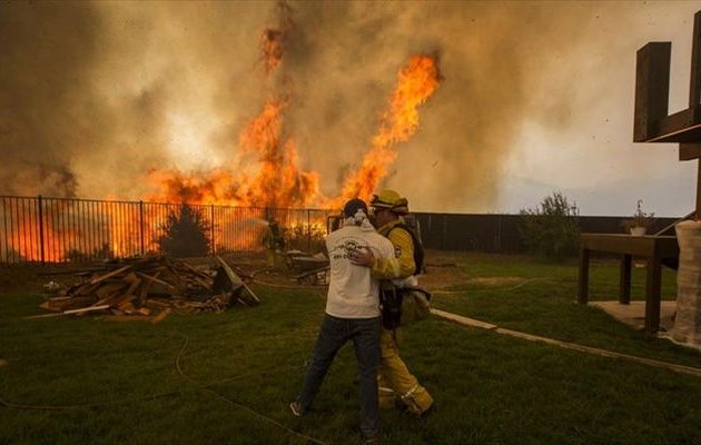 Πύρινη λαίλαπα Καλιφόρνια: Μαίνονται τα μέτωπα της φωτιάς, 8 νεκροί