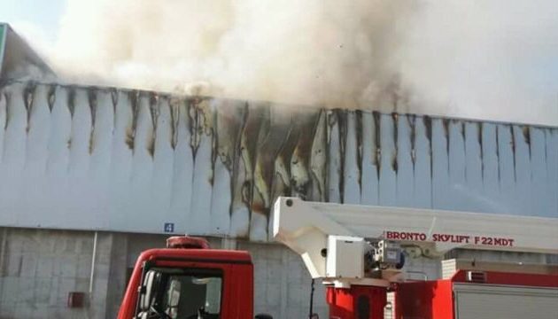 Στις φλόγες άλλο ένα εργοστάσιο της Sunlight (φωτο)