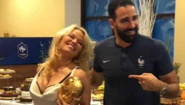 Η Πάμελα Άντερσον στα 51 το αποφάσισε και αποψύχει ωάρια