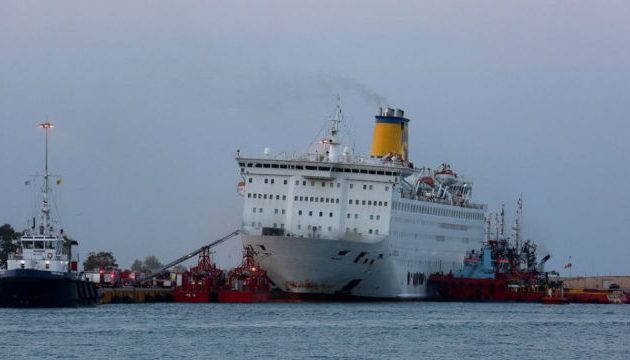 «Κόκκινος» συναγερμός στον Πειραιά – Γιατί ανοίγουν τρύπες στο πλοίο της ΑΝΕΚ