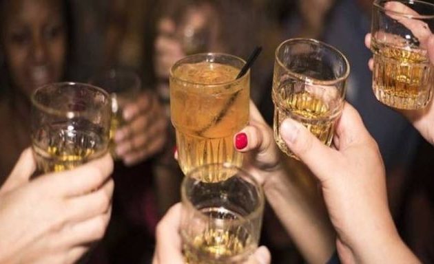 Ραγδαία αύξηση των ανήλικων στα νοσοκομεία λόγω υπερβολικής κατανάλωσης αλκοόλ