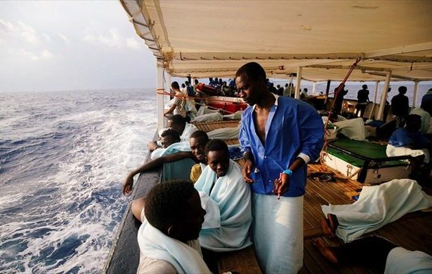 Η Ισπανία ανοίγει λιμάνι για ακόμη ένα πλοίο με 87 μετανάστες